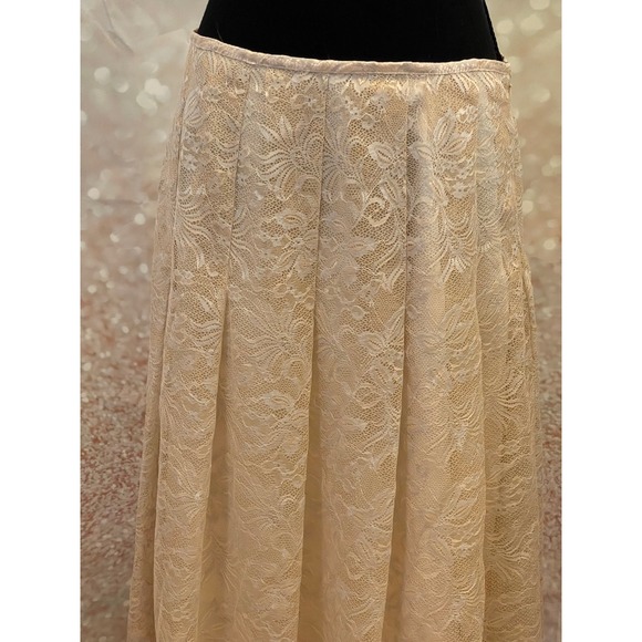 Spiegel 12‎ Below Knee Lace/Liner with Metallic Accent - Picture 2 of 7